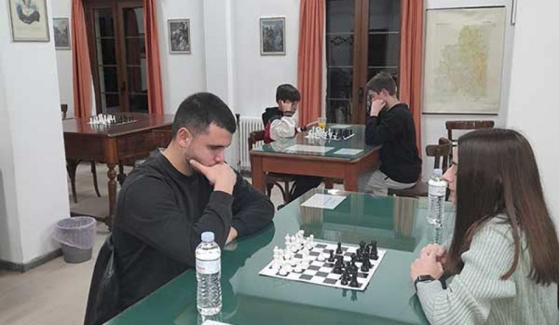Απόγευμα με σκάκι στη  Βιβλιοθήκη της Ε.Η.Μ.