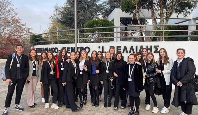 Μαθήτριες των Δωδωναίων ανέλαβαν ρόλο διπλωμάτη