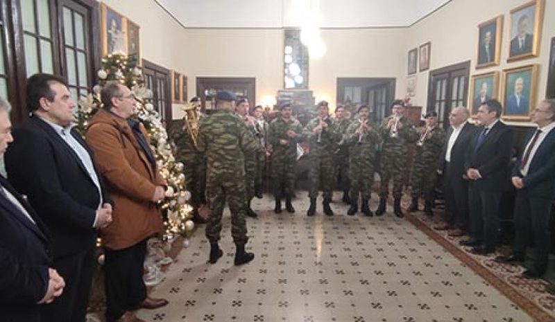 Έψαλαν τα κάλαντα  στο Δημαρχείο Ιωαννίνων 