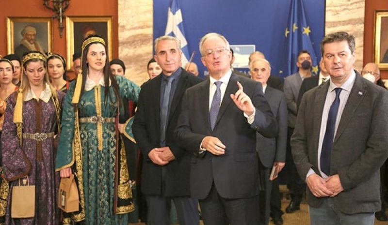 Και Ηπειρώτικα κάλαντα  άκουσε ο Κ. Τασούλας 