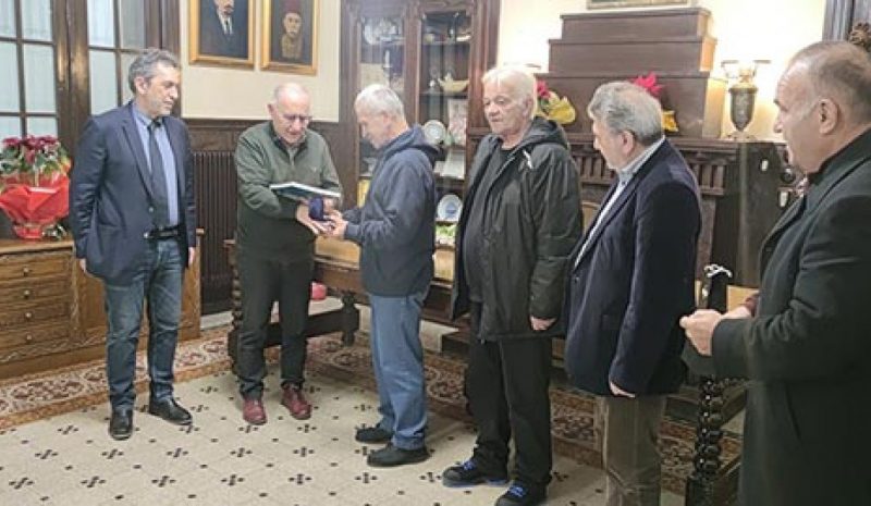 Το μετάλλιο της πόλης στον Γιώργο Γιαννίκο