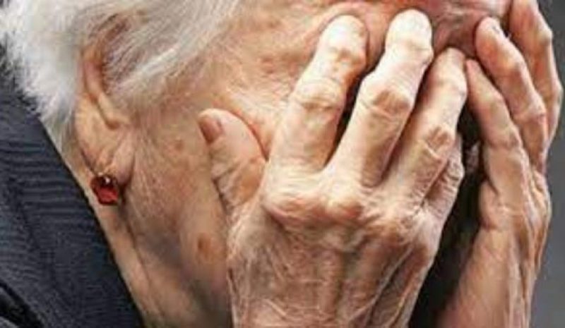 Μπροστά πωλούσαν κουβέρτες,  πίσω έψαχναν για μετρητά!