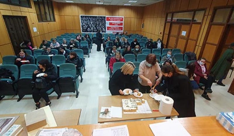 Πίτα έκοψε και το Σωματείο Σχολικών Καθαριστριών