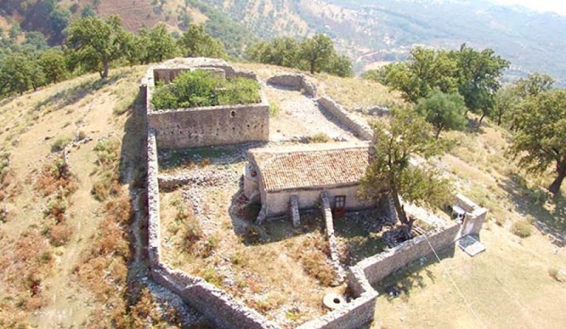Τιτάνιος ο αγώνας του Αναστάσιου για  την αποκατάσταση ναών στην Αλβανία 