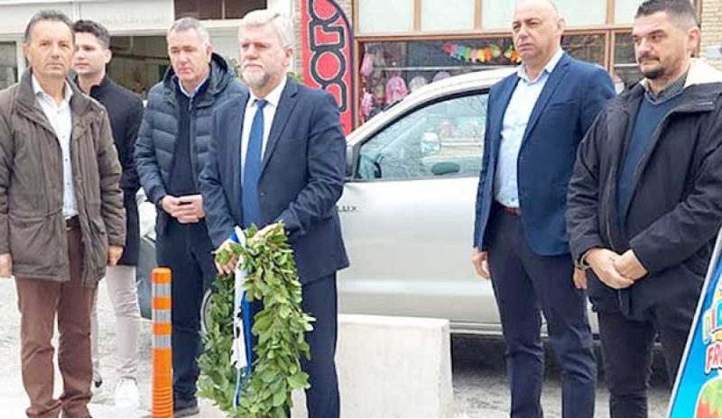 Μ' ένα δάφνινο στεφάνι τιμής και μνήμης εορτάστηκε η απελευθέρωση της Παραμυθιάς