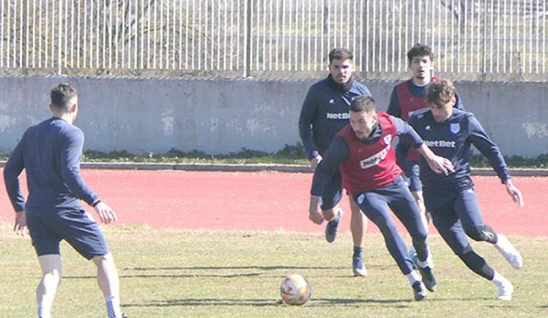 Σήμερα αποφασίζει για  σχήμα και τακτική ο Στάικος