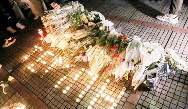 Επιμνημόσυνη δέηση για τους νεκρούς  των Τεμπών χθες σε όλες τις εκκλησίες 