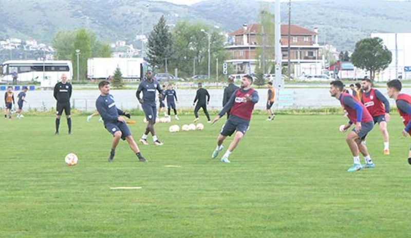 Μέσα ο Ριένστρα, έξω ο Καραχάλιος με Ιωνικό!