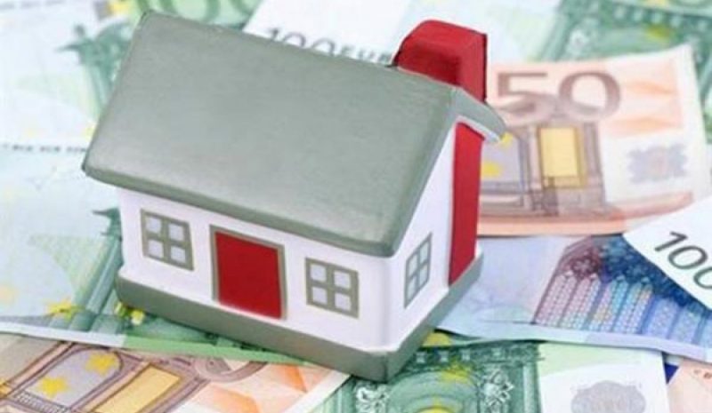 Πάγωμα» των κυμαινόμενων επιτοκίων στα στεγαστικά δάνεια σχεδιάζουν οι τράπεζες