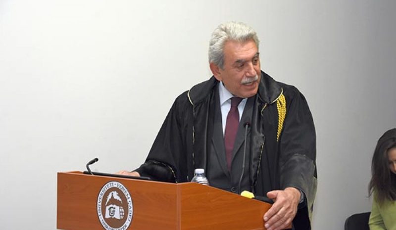 Ο Τριαντάφυλλος Αλμπάνης επίτιμος διδάκτορας Πανεπ. Αργυροκάστρου