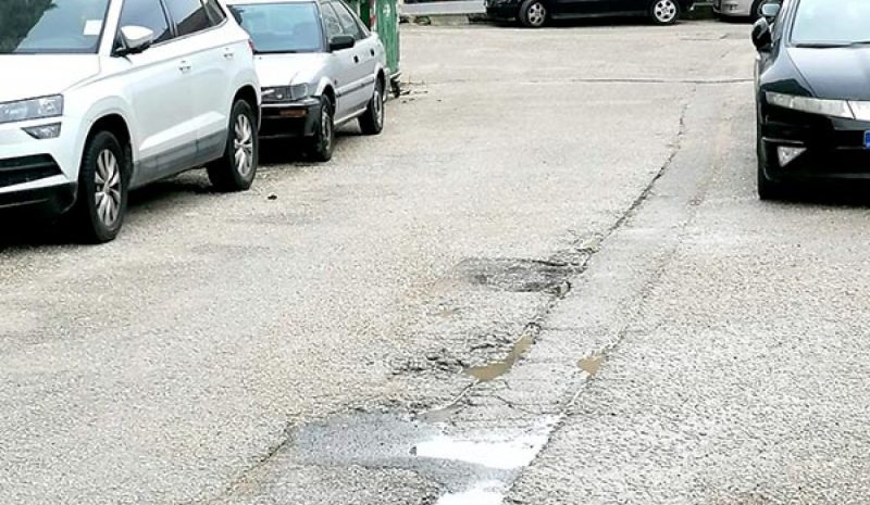 Αεροδρόμιο χωρίς λουλούδια, Κάστρο με δρόμους… τρύπιους!