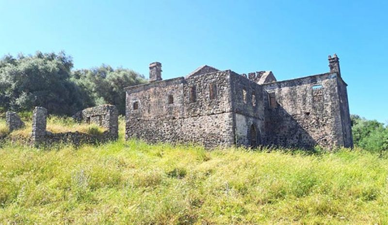 Εικόνα εγκατάλειψης στην αρχαία Βατία  και στη Μονή Κοιμήσεως της Θεοτόκου