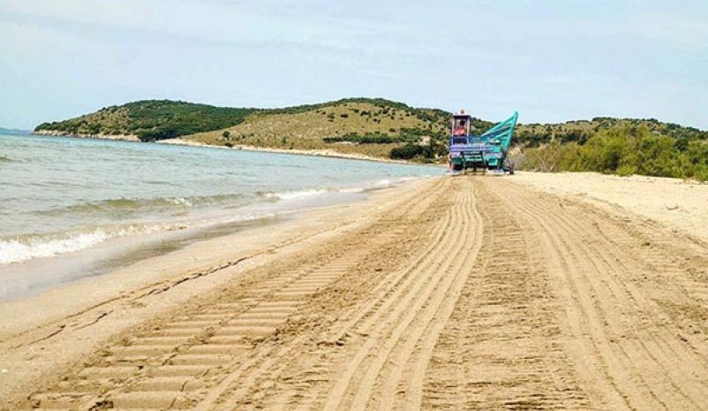 Καχριμάνης: Kαμία περιβαλλοντική ζημιά από τον καθαρισμό παραλιών..