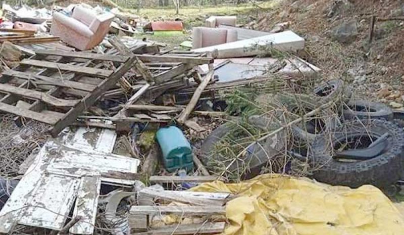 Παράνομη χωματερή «πνίγει»  πευκόφυτη περιοχή στην Κόνιτσα