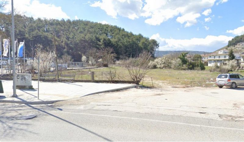 Να φτιαχτεί δημοτικό πάρκινγκ  σε έκταση της οδού Δομπόλη!