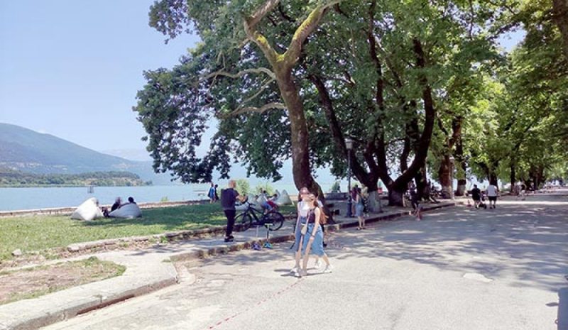 Σε πεζούς και ποδηλάτες «παραχωρείται» η παραλίμνιος