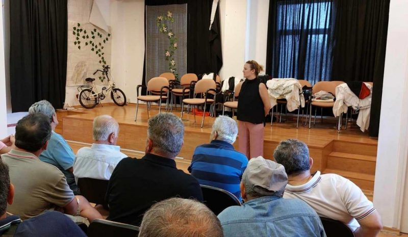 Συγκέντρωση διαμαρτυρίας στο  Κομπότι για το κλείσιμο των ΕΛΤΑ