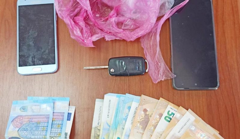 Είχαν κρύψει ηρωίνη στο μοχλό ταχυτήτων αυτοκινήτου 