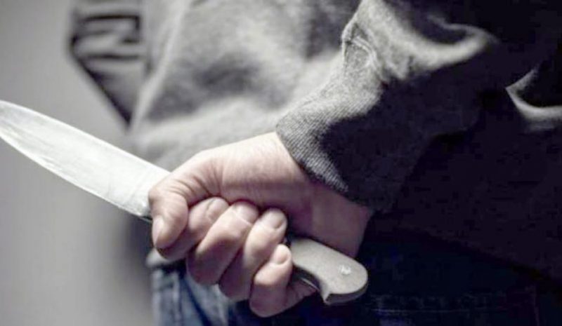 Είπαν να λύσουν με… μαχαίρια την προσωπική τους διαφορά!