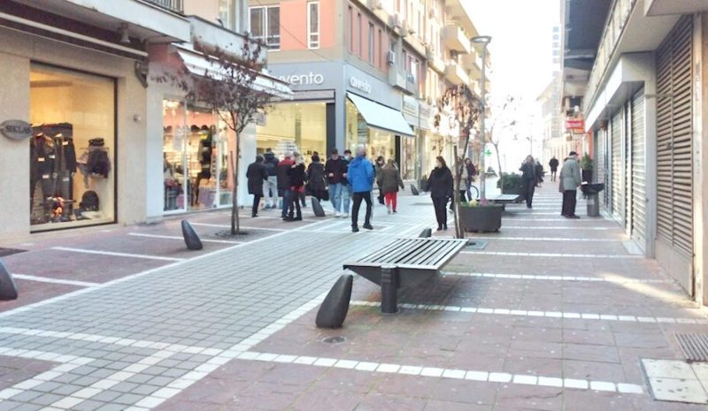 Οχήματα εισέρχονται ανεξέλεγκτα σε Μιχαήλ Αγγέλου - Γρηγ. Σακκά!