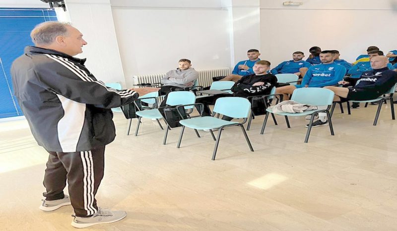 Προπόνηση στο γυμναστήριο για τους παίκτες του ΠΑΣ Γιάννινα 