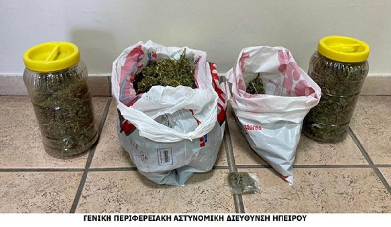 Είχε τοποθετήσει το χασίς σε  βάζα και νάιλον συσκευασίες