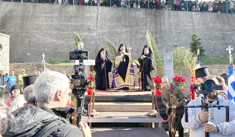 «Άξιος» βροντοφώναξαν οι πιστοί για το  νέο Μητροπολίτη Παραμυθίας Σεραπίωνα 