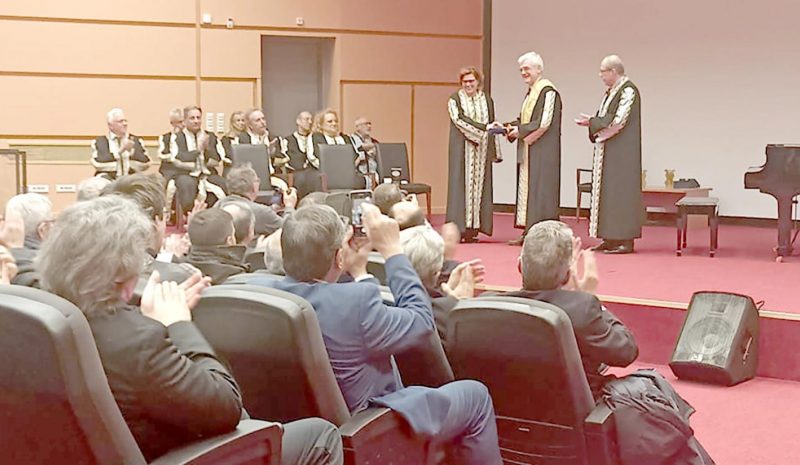  Οφειλόμενη τιμή στον διακεκριμένο Καθηγητή Φυσικής Ευθύμιο Καξίρα! 