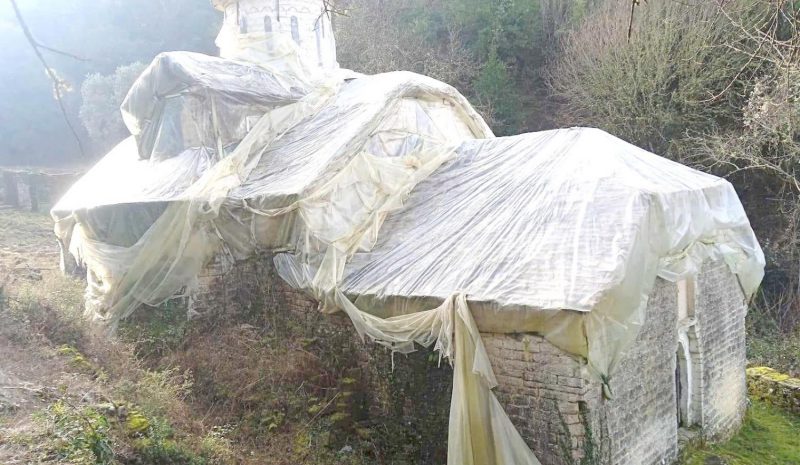 Έτοιμη να καταρρεύσει ιστορική Μονή στα Κούρεντα της Ζίτσας! 