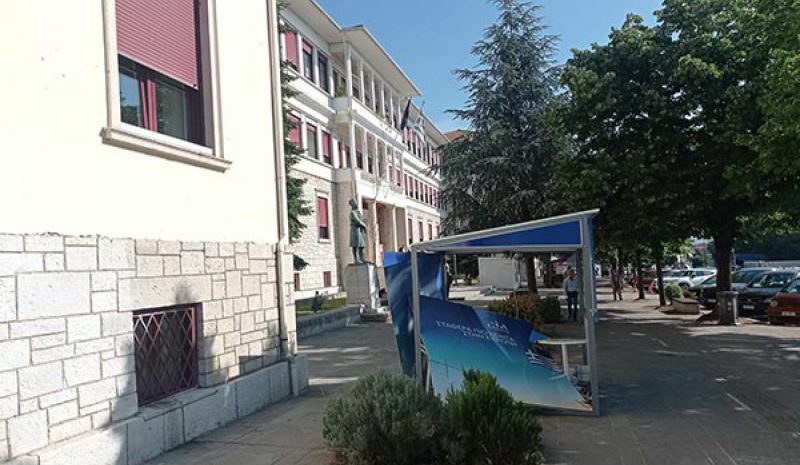Βανδάλισαν το εκλογικό  περίπτερο της Ν.Δ. στα Γιάννενα