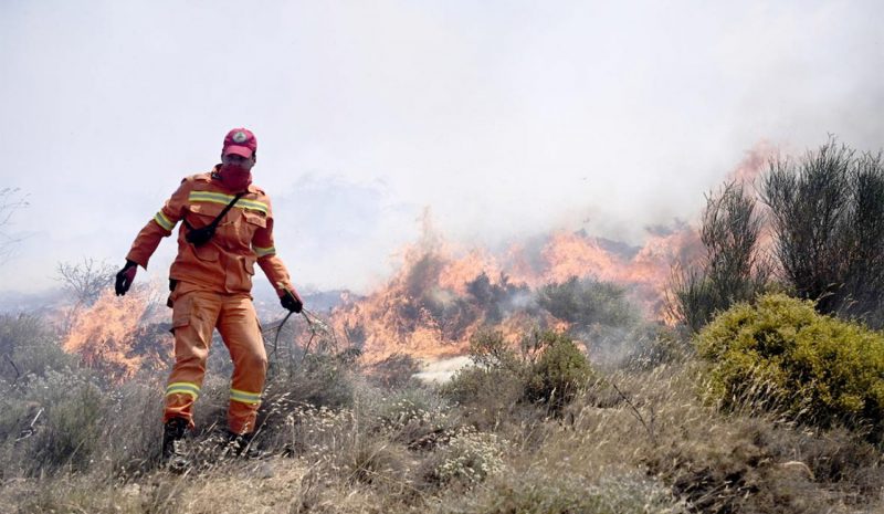ΠΡΟΣΟΧΗ (!) Υψηλές θερμοκρασίες, άκοπα  χορτάρια και άνεμοι ευνοούν τις πυρκαγιές