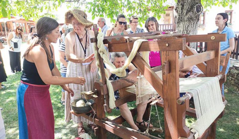 Υπαίθριο εργαστήριο για την επεξεργασία μαλλιού 