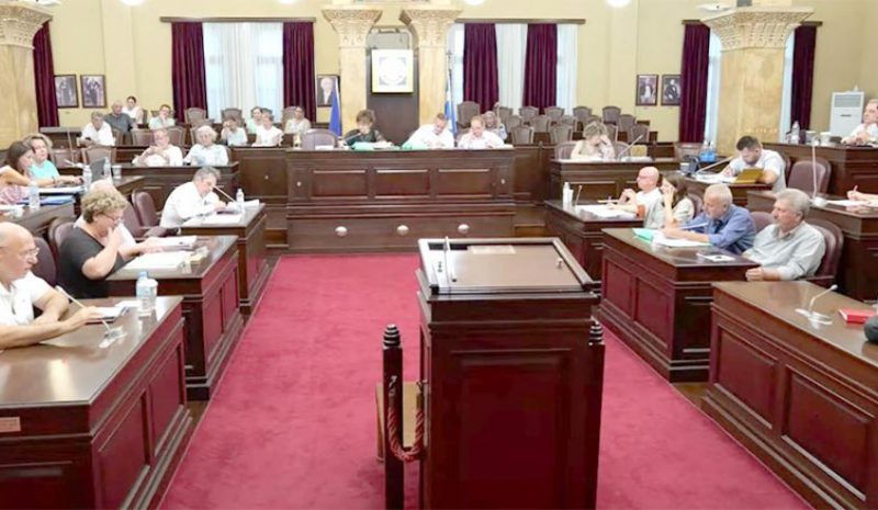 «Η Κυβέρνηση αφαιρεί αρμοδιότητες κοινωνικής πολιτικής από τους Δήμους»
