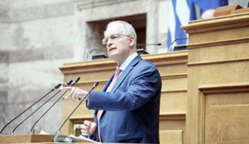 Η Δημοκρατία θέλει να είσαι και  ρεαλιστής και προσγειωμένος!