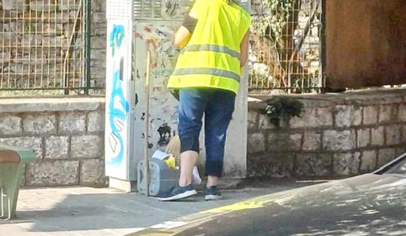Ανεξέλεγκτη η αφισορύπανση  στην πόλη των Ιωαννίνων 
