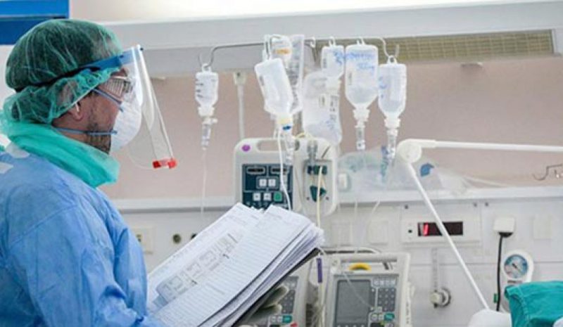 ΚΟΡΩΝΟΪΟΣ: 815 νέες εισαγωγές και 39 θάνατοι την τελευταία εβδομάδα