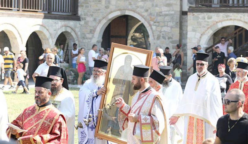 Οι λατρευτικές εκδηλώσεις για τον πατρο Κοσμά στο Κολικόντασι Αλβανίας