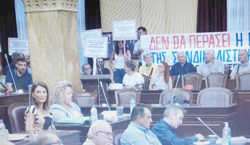 Τα Γιάννενα πρέπει επιτέλους ν’ απαλλαγούν από τις αφίσες!