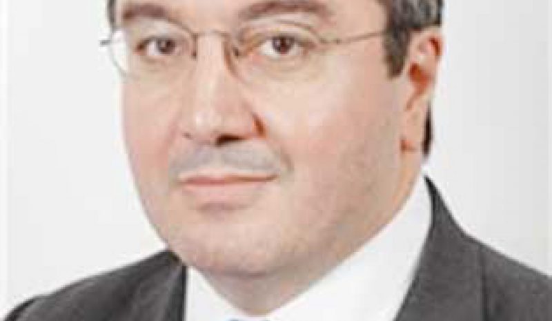 Ο Ηλίας Μόσιαλος επίτιμος Διδάκτορας   στην Ιατρική του Πανεπ. Ιωαννίνων 
