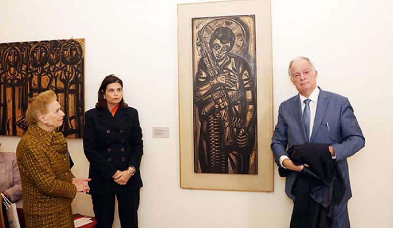 Έργο του χαράκτη Τάσσου για τον Σπ. Μουστακλή  έξω από την αίθουσα Γερουσίας της Βουλής 