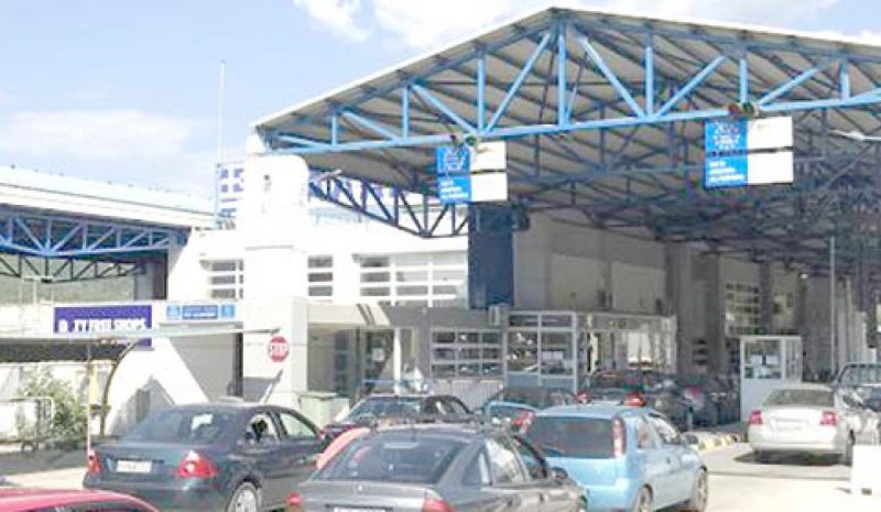 Μεγάλη ταλαιπωρία για όσους διασχίζουν  τη συνοριακή διάβαση της Κακαβιάς