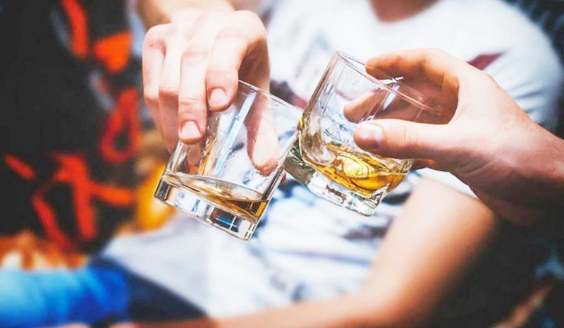 Αυστηροποιούνται οι ποινές για  την πώληση αλκοόλ σε ανηλίκους