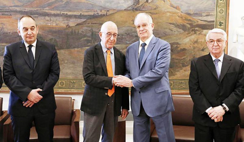 Σε συγκινητικό κλίμα η τελετή παράδοσης  και παραλαβής της Προεδρίας της Βουλής