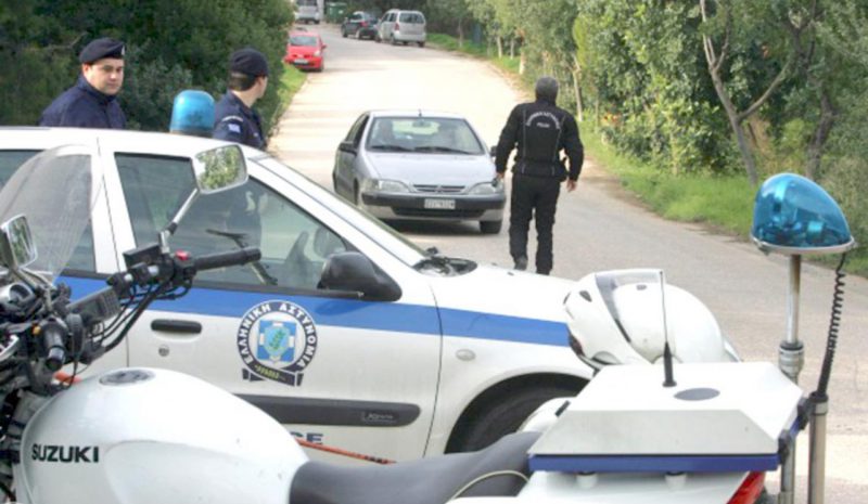 Αστυνομικοί τους έκοψαν  τον δρόμο για την… Ιθάκη!