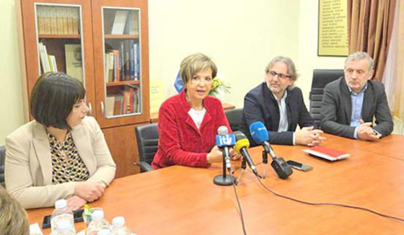 Με προτάσεις δυσπιστίας και προανακριτικές  προσπαθεί να «επιβιώσει» η αντιπολίτευση!