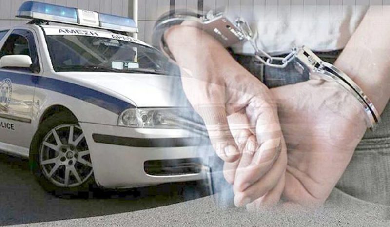  Σουγιά και τσεκούρι έκρυβε στο Ι.Χ. του αλλοδαπός στα Γιάννενα