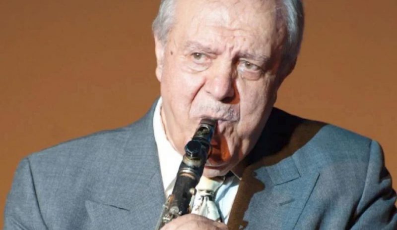Οι ήχοι του κλαρίνου συνόδευσαν τον Πέτρο Λούκα Χαλκιά στο «ύστατο χαίρε»