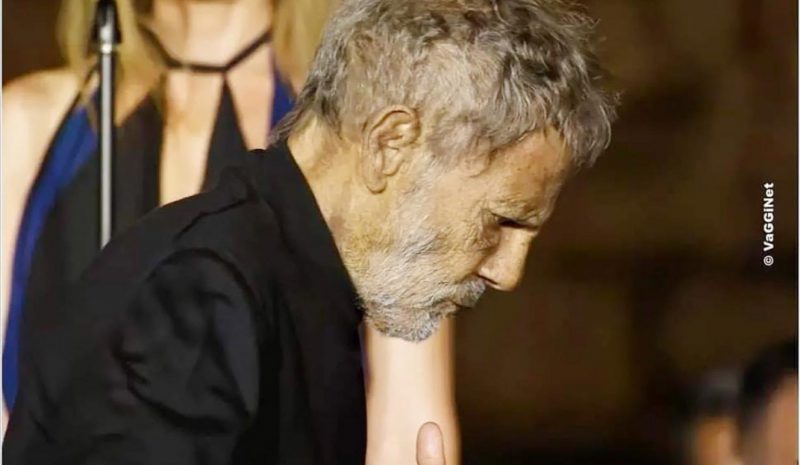 Ο Σταύρος Ξαρχάκος στο  αρχαίο Θέατρο Δωδώνης