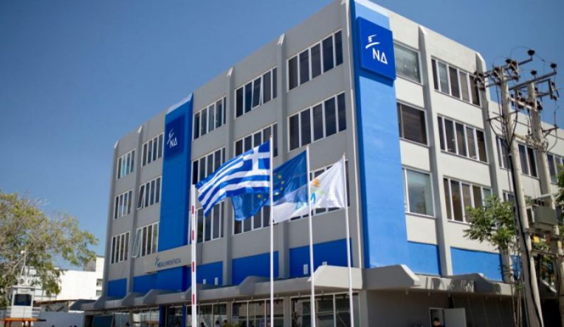 Η αποχή από τη Βουλή, οι «γαλάζιες» κάλπες και μια επιστροφή από τα παλαιά
