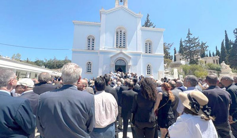 Σε κλίμα οδύνης η κηδεία  της κόρης του Αντ. Σαμαρά